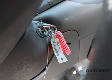 2004 Toyota Camry Le z USA, uszkodzony, nr VIN 4T1BE32K84U363179